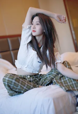 王子璇露脐装俏皮写真图片_4