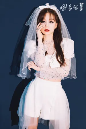 火箭少女101暗黑新娘装写真图片_10