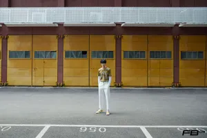 施展姜黄T恤时尚写真图片_8