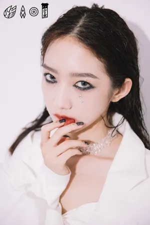 火箭少女101白纱暗黑风写真图片