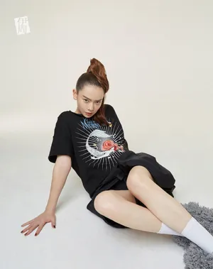 戚薇蜘蛛眼妆大片写真图片