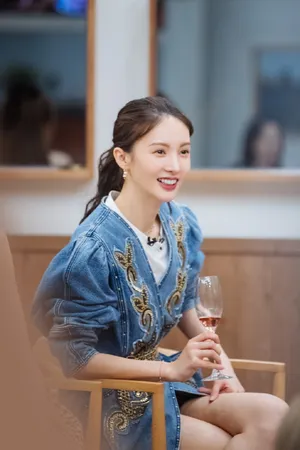 金晨白衫清新甜美写真图片_5