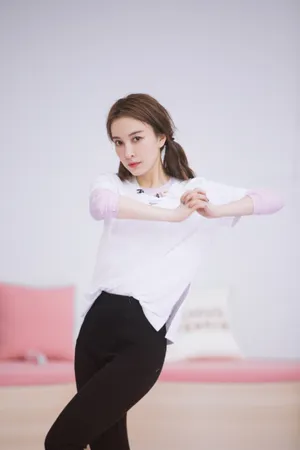 吴昕性感甜酷写真图片_3