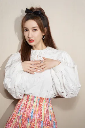 吴昕编织彩裙柔美写真图片_2