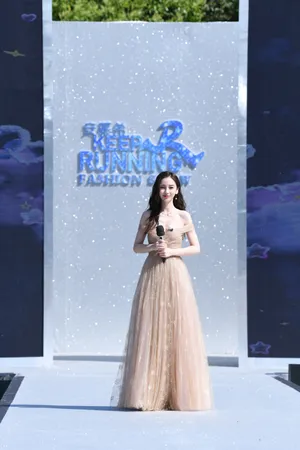 angelababy低胸纱裙性感活动图片