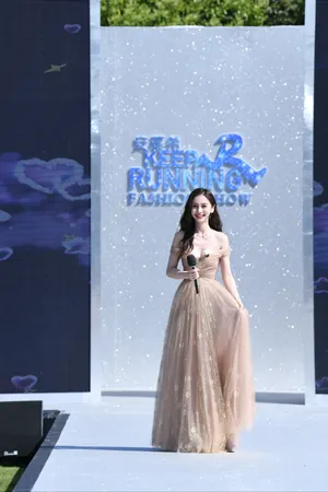 angelababy低胸纱裙性感活动图片_3