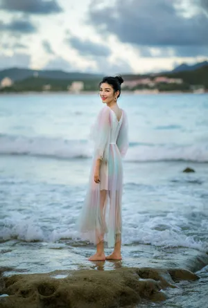黄奕彩虹纱裙优雅写真图片_5