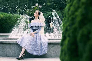 刘诗诗格子裙优雅写真图片_2