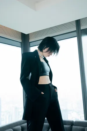 李斯丹妮黑色西装魅力写真图片_6