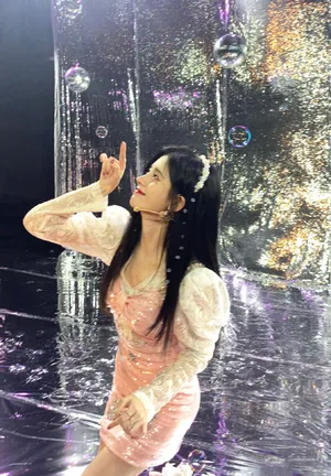鞠婧祎养眼舞台活动照图片_2