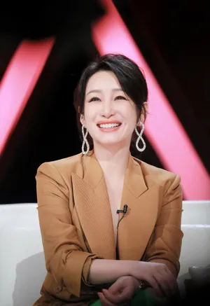 秦海璐高开叉绿裙性感综艺图片_3