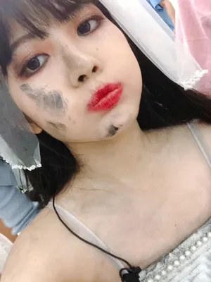 赖美云暗黑新娘风自拍照图片_1