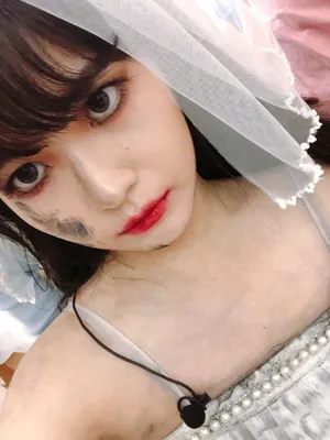 赖美云暗黑新娘风自拍照图片_1