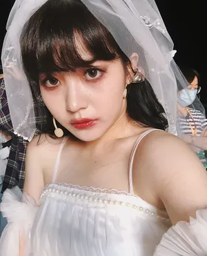 赖美云暗黑新娘风自拍照图片_2