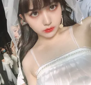 赖美云暗黑新娘风自拍照图片_4