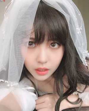 赖美云暗黑新娘风自拍照图片_5