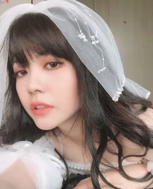 赖美云暗黑新娘风自拍照图片_6