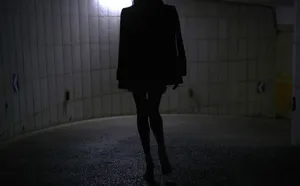 王智黑白风魅力性感写真_4