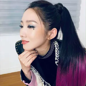 孟美岐烟熏妆造型酷美写真图片
