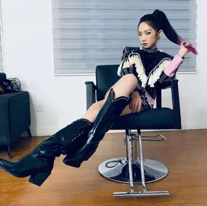 孟美岐烟熏妆造型酷美写真图片_3