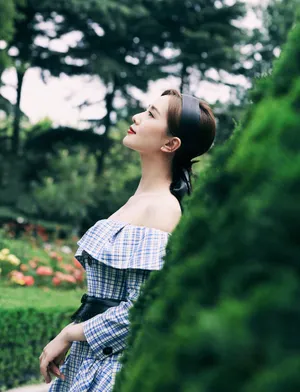 刘诗诗午后花园法式风情写真图片_2