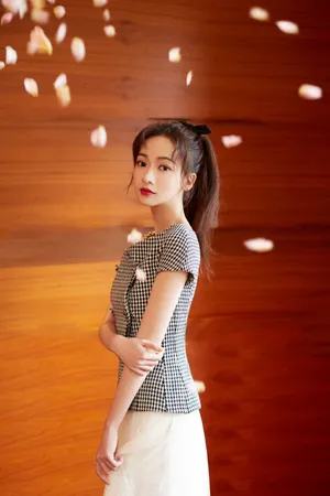 吴谨言性感靓丽写真图片_5
