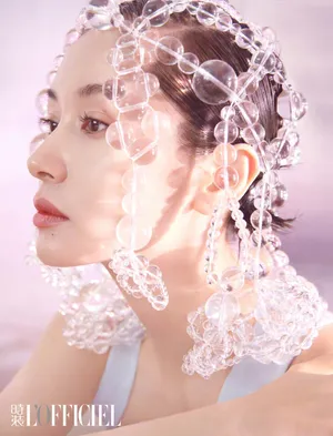 王子文水上裸背大片写真图片