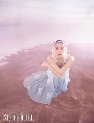 王子文水上裸背大片写真图片_4