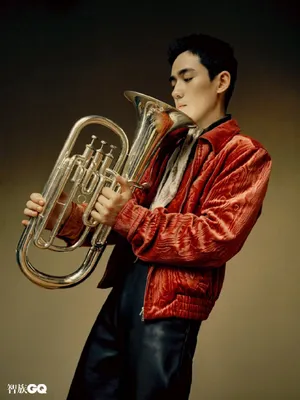 朱一龙晒伤妆复古文艺写真图片_4
