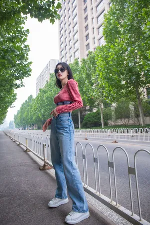 宣璐性感露脐装写真图片