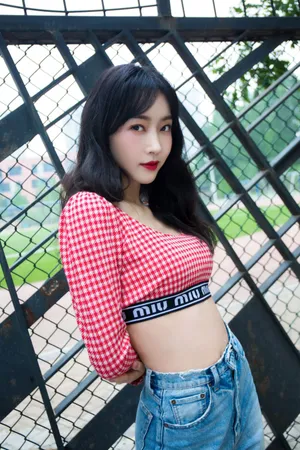 宣璐性感露脐装写真图片