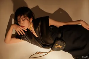 周雨彤酷美性感封面大片写真图片_1