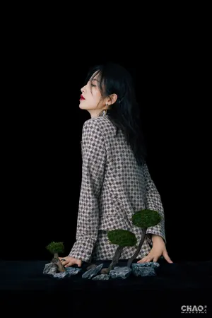 周雨彤酷美性感封面大片写真图片_4