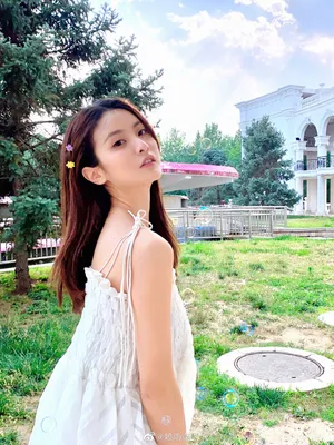 赖雨濛粉嫩甜美写真图片_3