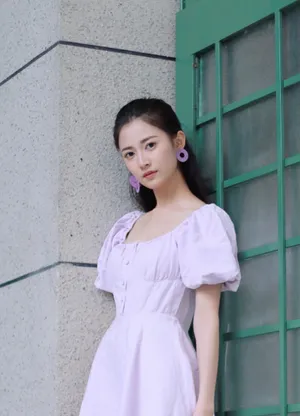 陈钰琪紫色长裙优雅写真图片