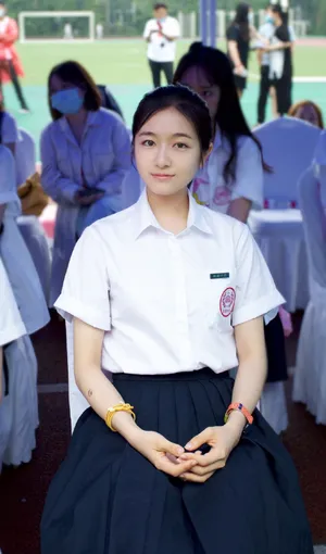 李兰迪白衫清秀活动图片