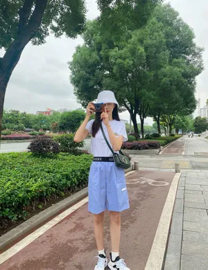 沈梦辰青春靓丽街拍图片_1