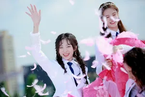 郑乃馨创造营2020制服写真图片_1