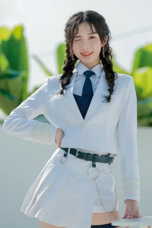 郑乃馨创造营2020制服写真图片_8