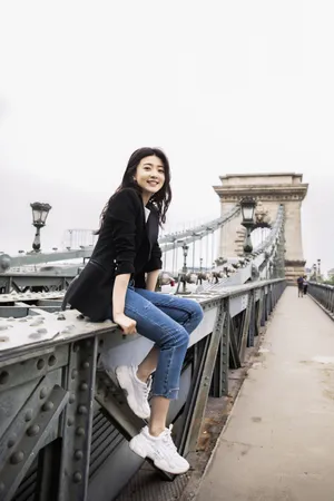 梁洁西装干练酷飒写真图片_1