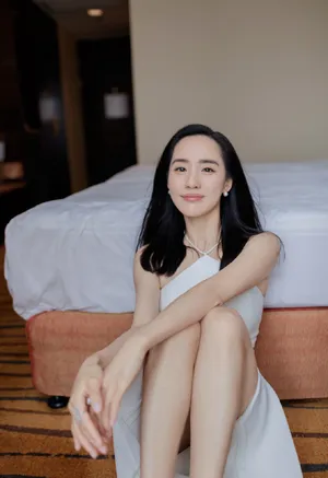 王智性感白裙写真图片_3