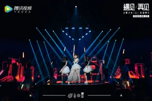 火箭少女101告别典礼性感舞台照图片_5