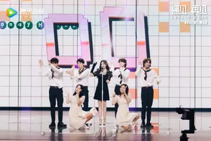 火箭少女101告别典礼性感舞台照图片_6