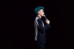 黄子韬绿发酷帅写真图片_3