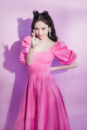 古力娜扎粉裙甜美写真图片
