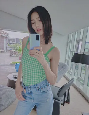 刘雯性感随性居家自拍图片_4