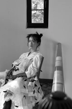 陈昊宇复古甜美黑白写真图片_2