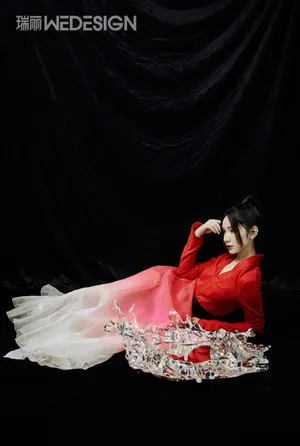 代斯性感抹胸裙写真图片