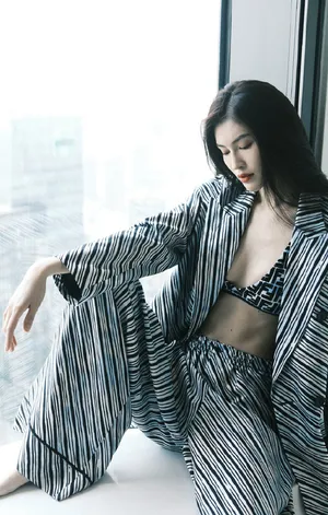 何穗性感撩人写真图片_5