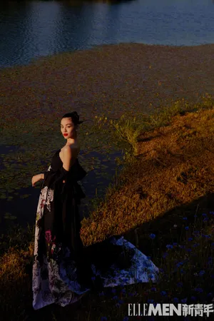 钟楚曦明艳红唇硬照写真图片_6